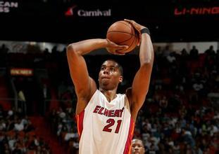 NBA本赛季效率值前十球星_库里效率值历史最高_nba效率值最高的