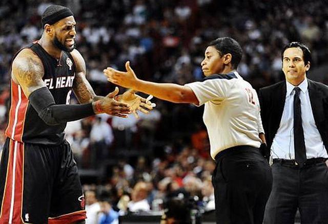 NBA女裁判员_帕尔默NBA裁判生涯_nba有女裁判