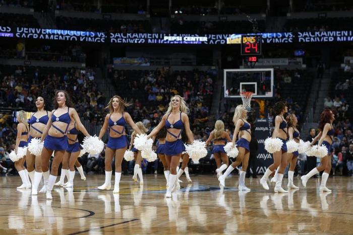 NBA啦啦队背后的心酸，穿着要求过分，为得宠幸还要甘愿放下尊严