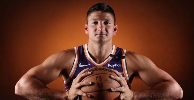 NBA球员如何增重_NBA球员休赛期增重_太阳队后卫格雷森-阿伦增重