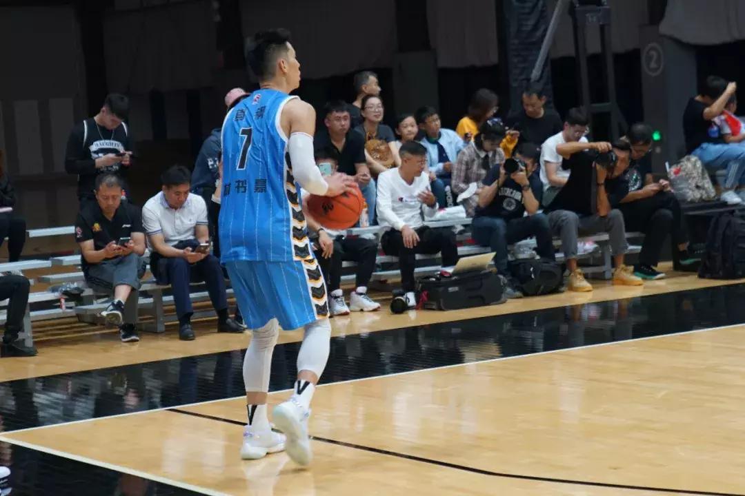 林书豪加盟CBA首秀不足一周合练他的表现究竟如何