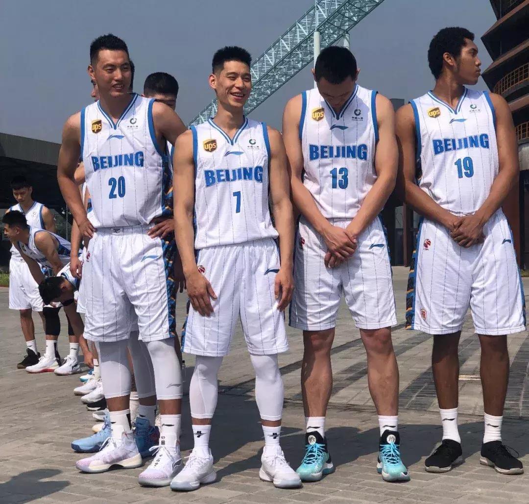 林书豪CBA首秀表现_林书豪cba视频_林书豪CBA三分球