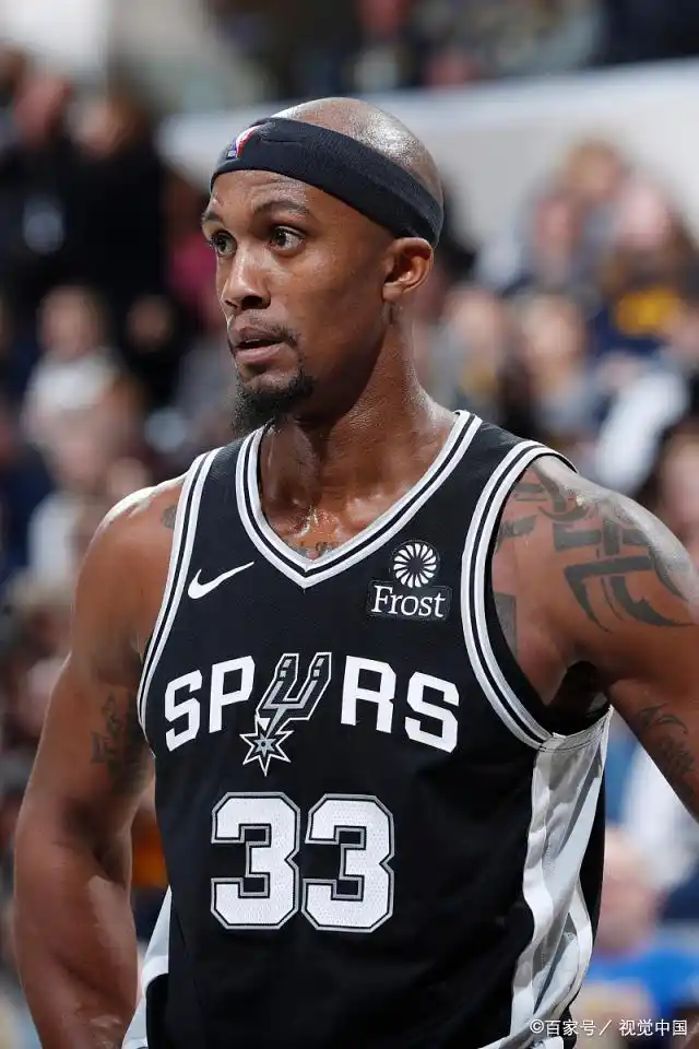 勇士帕楚里亚垫脚事件_帕楚里亚故意垫脚真相_nba帕楚利亚垫脚