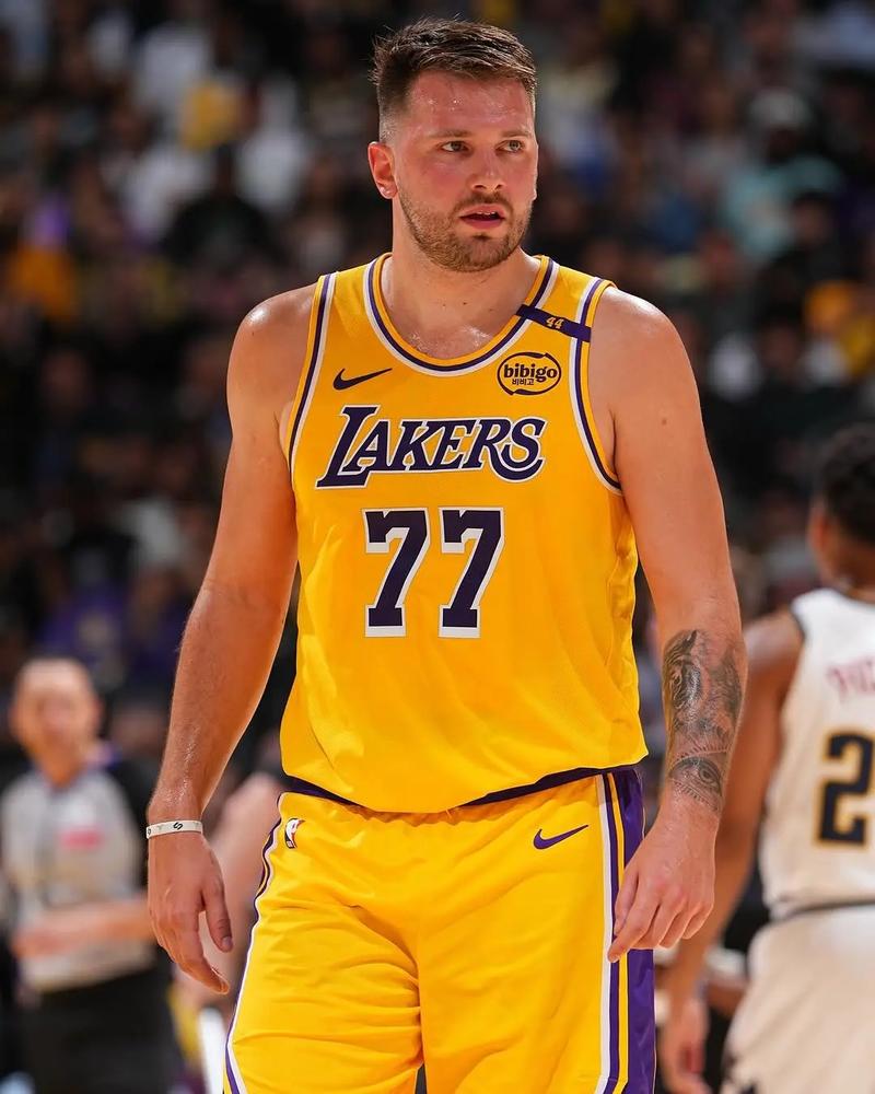 2025年NBA最新工资单_nba球员年薪排名2019_库里5960万年薪