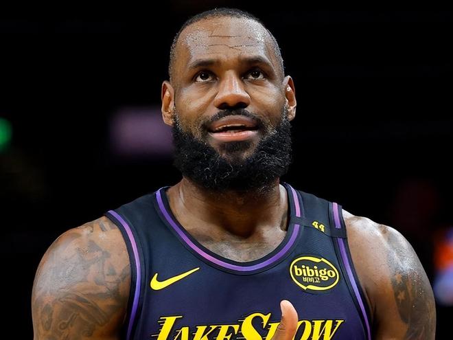  湖人队詹眉组合赛季表现 _NBA圣诞大战战绩分析_nba圣诞大战回放