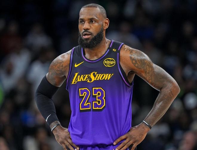  湖人队詹眉组合赛季表现 _NBA圣诞大战战绩分析_nba圣诞大战回放