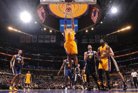 科比60分神迹_科比退役那天狂言nba_科比退役赛