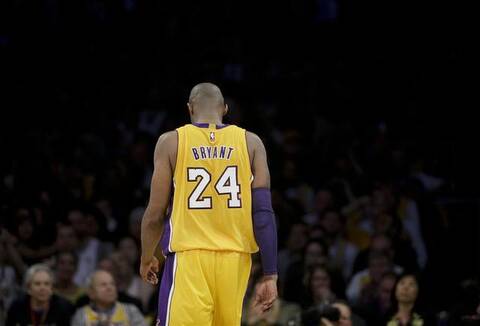 科比60分神迹_科比退役那天狂言nba_科比退役赛