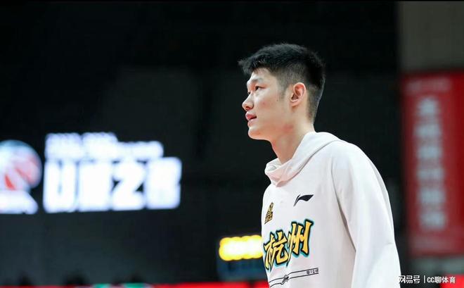 广东队重回前三_CBA新疆队32分大胜_cba新疆广东