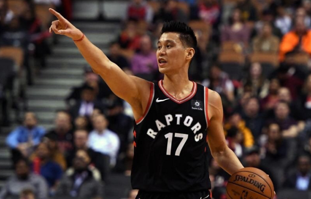 林书豪冲击NBA前景不明22天后出席母校毕业典礼成无缘标志