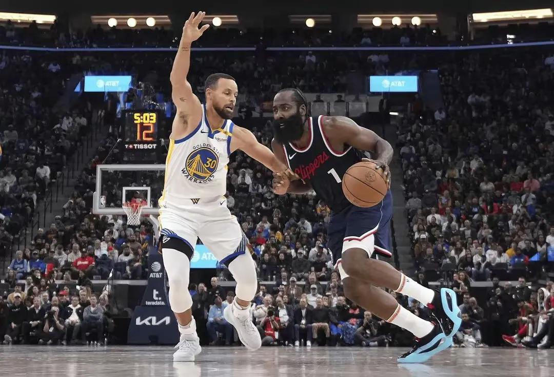 nba球员年薪排名2019_勒布朗·詹姆斯薪资排名下滑_库里NBA年薪榜首