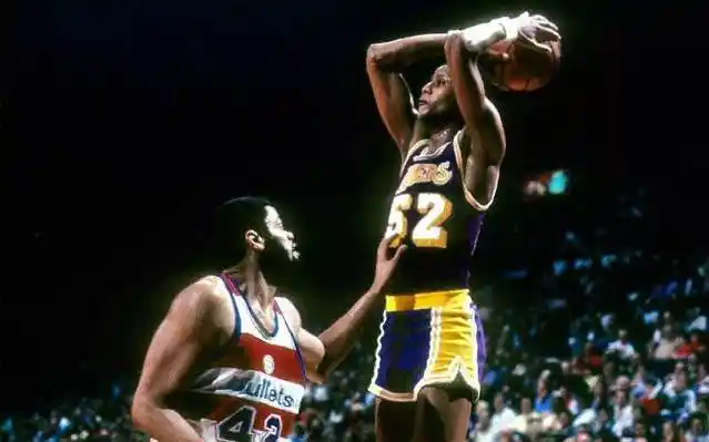 nba退役球衣大全_科比退役球衣_湖人队史退役球衣