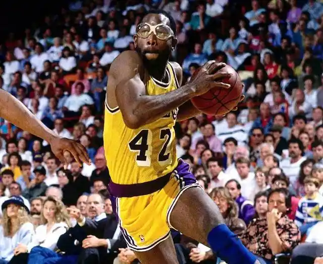 nba退役球衣大全_湖人队史退役球衣_科比退役球衣