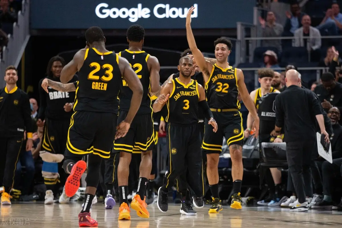 勇士队对阵灰熊队比赛分析_金州勇士队常规赛战绩_nba勇士队战绩