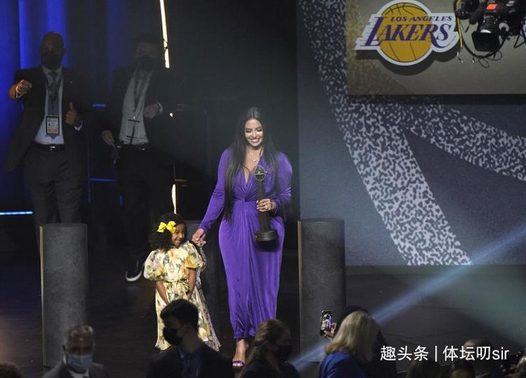 瓦妮莎科比致辞_科比nba名人堂_科比NBA名人堂典礼