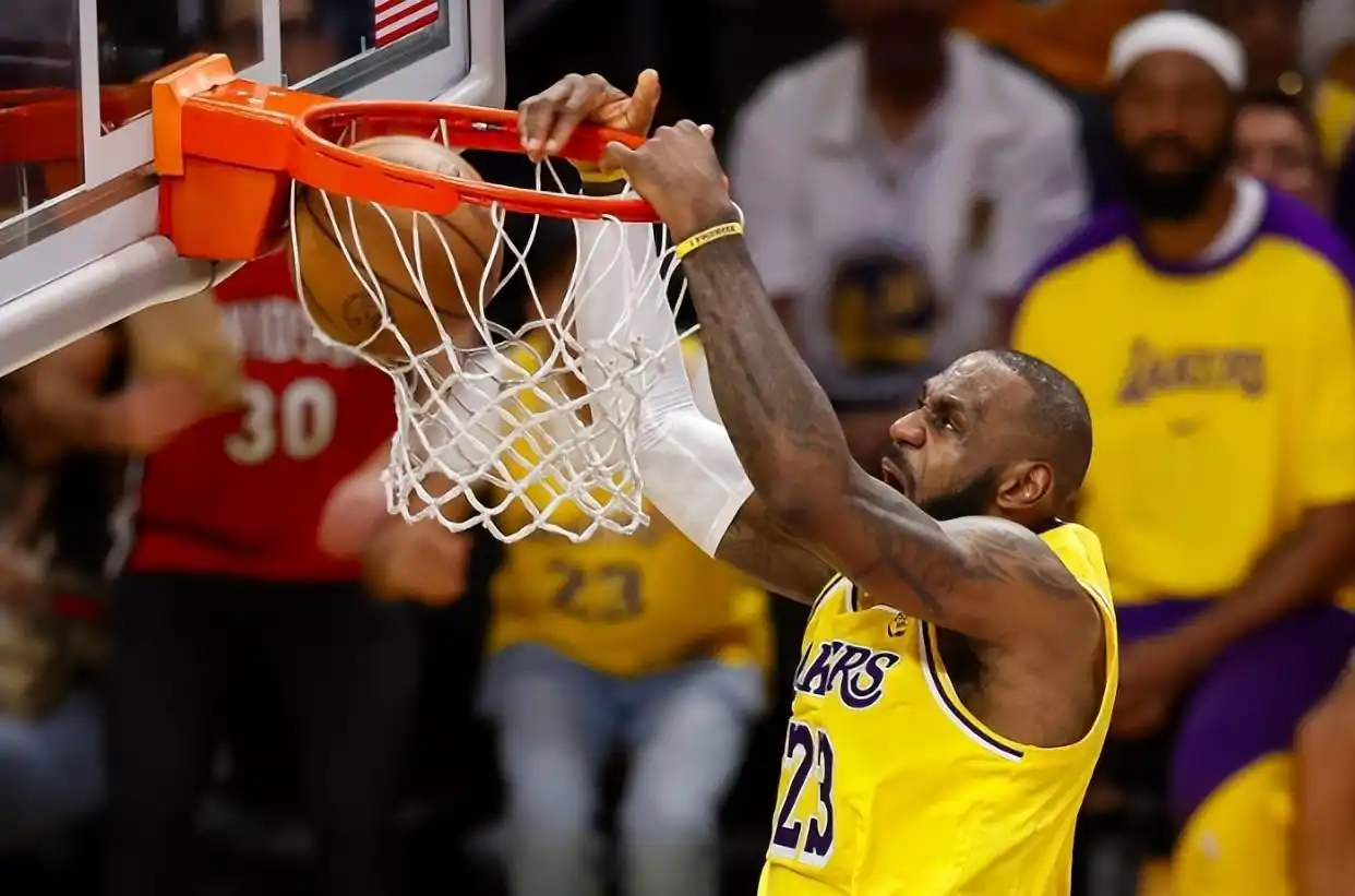 nba威少受伤_勒布朗·詹姆斯季后赛体能问题_NBA威少手术恢复