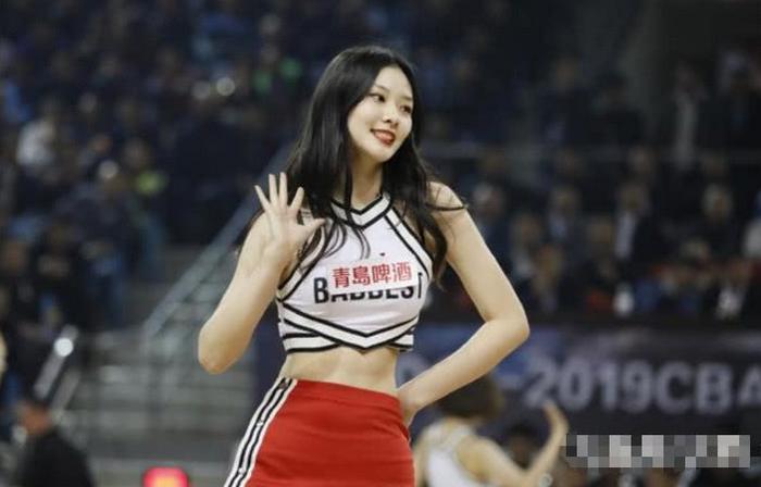难怪CBA虎王孙军从不晒自己妻子，看到真容后，我也不舍得！
