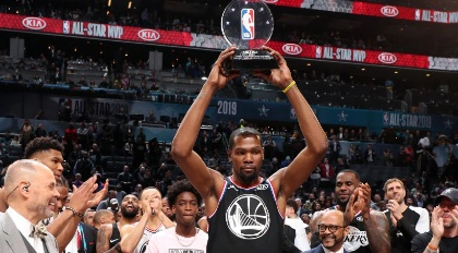 2月18日NBA全明星周末落幕杜兰特获MVP詹韦连线成绝唱