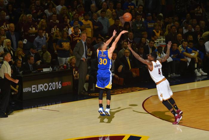 NBA武林争霸库里绝命三分开创小球时代令人胆寒