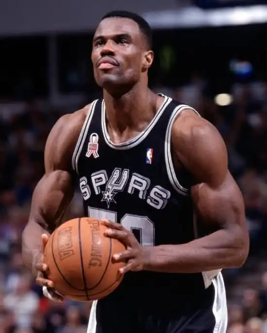 历史nba最胖的球员_NBA历史上最强壮球星_NBA最强壮球员排名