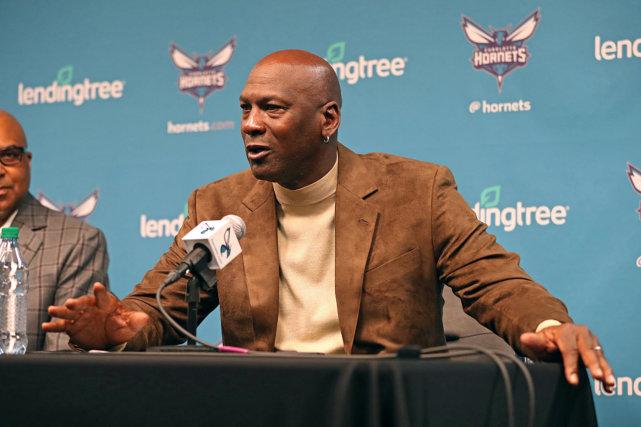 NBA球队老板背景介绍_nba最穷老板_NBA球队老板资产排行