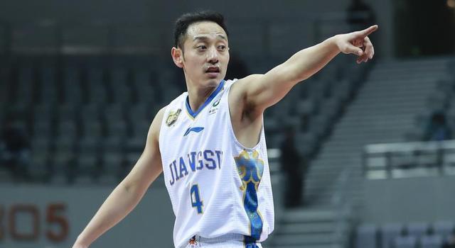 江苏cba球员_史鸿飞CBA生涯回顾_江苏男篮本赛季表现