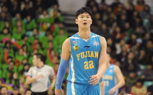 王哲林决定一年内变强过去一年他承受了多少压力