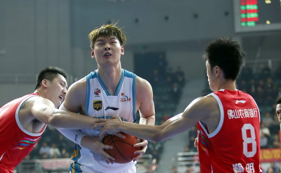 王哲林职业生涯低谷期_王哲林为什么不去nba_王哲林NBA选秀