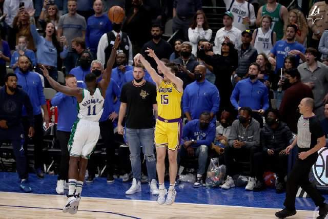 nba绝杀50佳球_NBA10佳球绝杀_湖人里夫斯3分绝杀
