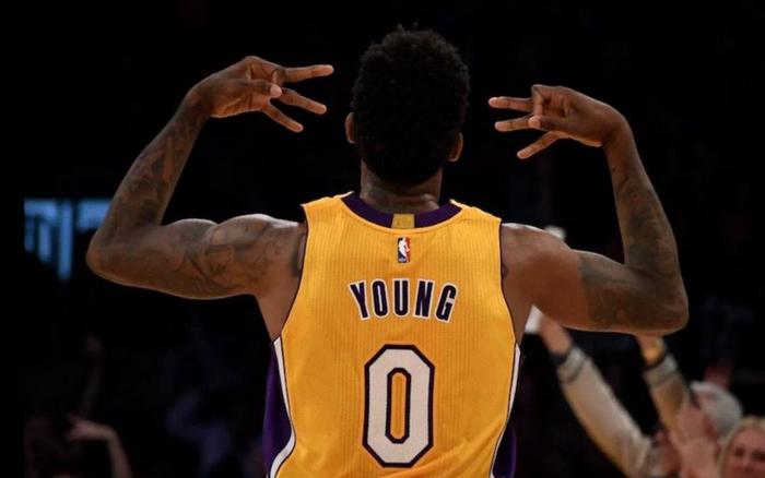 2016-17NBA十大绝杀时刻_2017赛季十佳球nba_NBA历史绝杀时刻回顾