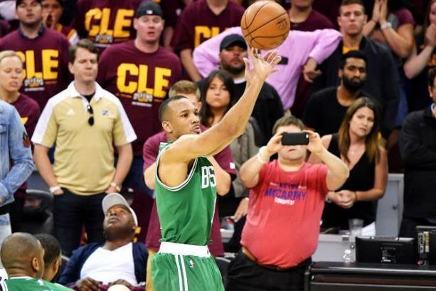 NBA历史绝杀时刻回顾_2016-17NBA十大绝杀时刻_2017赛季十佳球nba