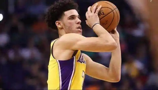 湖人榜眼鲍尔投篮遭诟病NBA 投篮姿势美丑对比大揭秘