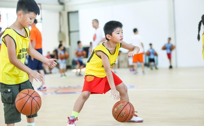青少年篮球用球重量_篮球比赛用球规格_nba的篮球是几号球