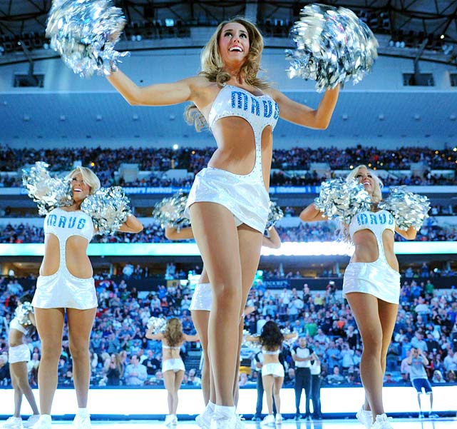 NBA赛场魅力多球迷观赛目的各异拉拉队表演成亮点