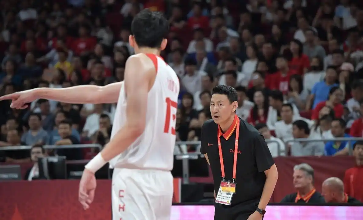 易建联转身暴扣意难平_易建联NBA生涯最后一战_易建联球衣nba