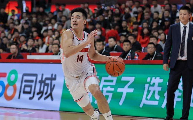 周琦邹雨宸对位分析_CBA广东队vs北控比赛看点_CBA广东对北控