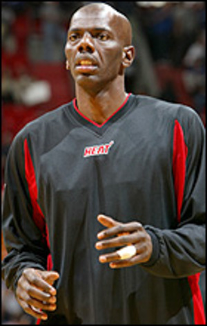NBA颜值最低球员_NBA长相奇特球员盘点_最丑的nba球星