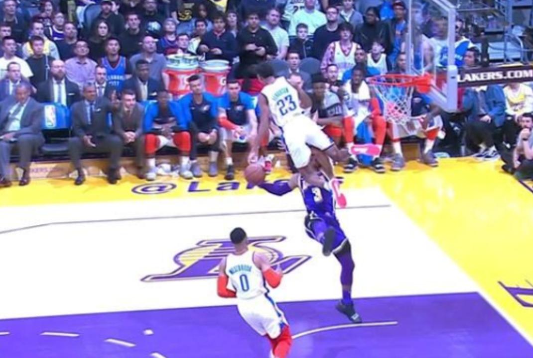 NBA球员弹跳极限_nba起跳高度_小琼斯飞人LOGO式扣篮