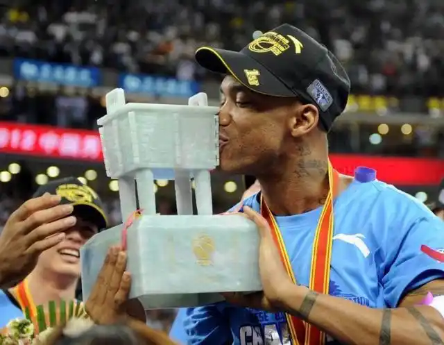 林书豪CBA外援化学反应 _马布里nba薪金_ 马布里CBA生涯收入 