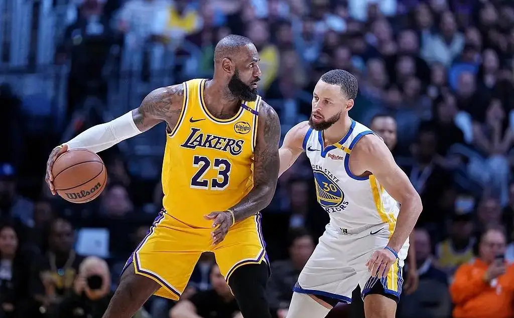 NBA焦点之战库里两战89分续写传奇力压詹姆斯
