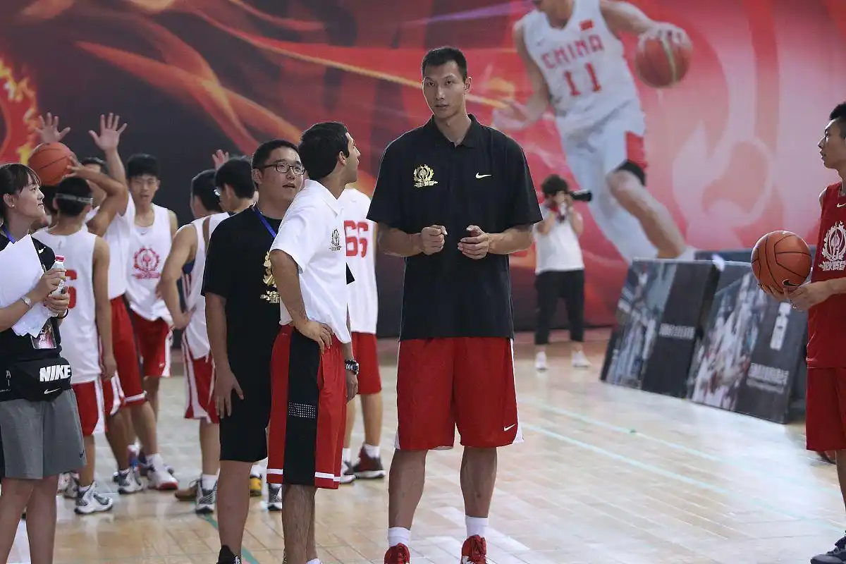 深度解析易建联NBA生涯五队经历揭秘其成长密码与续约内幕