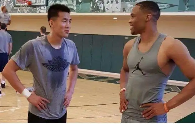 普通人与NBA球员身体差距巨大姚明、奥尼尔压迫感超强