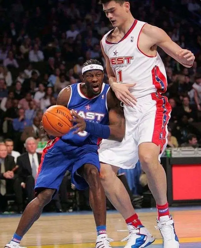 nba球员与正常人_NBA球员身体天赋对比 _ 普通人与NBA球星身体差距 