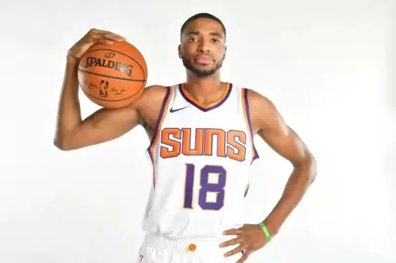nba小前锋排名现役_勒布朗詹姆斯湖人队表现_NBA新赛季小前锋排名