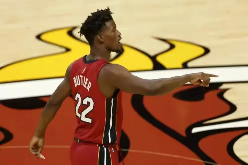 勒布朗詹姆斯湖人队表现_nba小前锋排名现役_NBA新赛季小前锋排名
