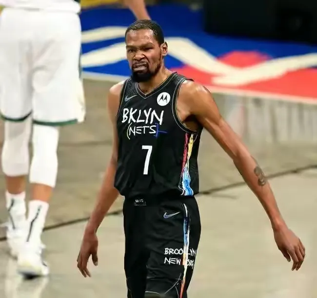 NBA新赛季小前锋排名_nba小前锋排名现役_勒布朗詹姆斯湖人队表现