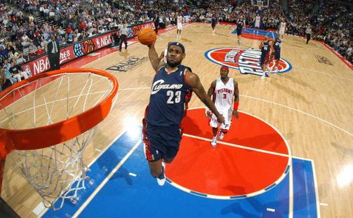 nba谁扣篮最厉害_NBA扣篮天才_詹姆斯平框爆扣