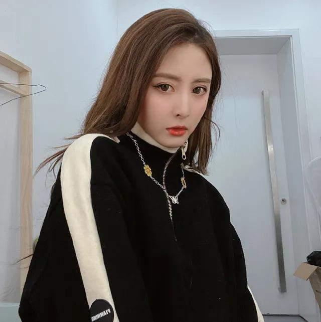 腾讯直播美女主播小楠_nba主播小楠_NBA季前赛美女主播