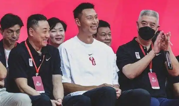  易建联 篮球成就 _易建联现在在nba吗_易建联 退役 职业生涯 