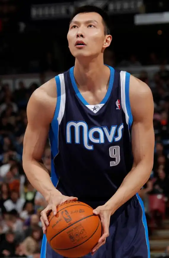 易建联现在在nba吗_ 易建联 篮球成就 _易建联 退役 职业生涯 